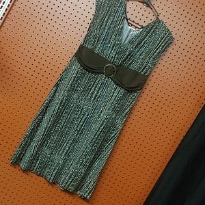 Cute V Neck Swing Dress with Wooden waist Accent soft no-iron Stretchy